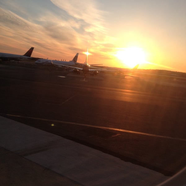 5/13/2013 tarihinde Shaun S.ziyaretçi tarafından Ronald Reagan Washington National Airport (DCA)'de çekilen fotoğraf