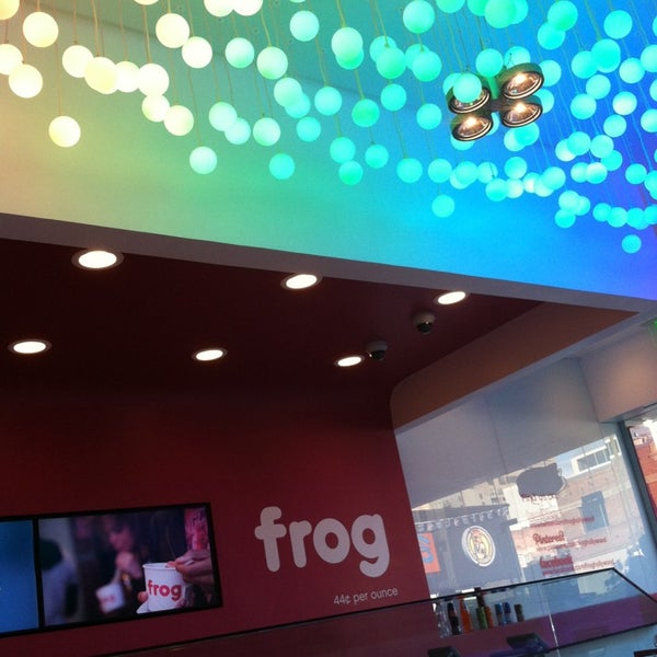 1/26/2013 tarihinde Sarah R.ziyaretçi tarafından Frog Frozen Yogurt Bar'de çekilen fotoğraf