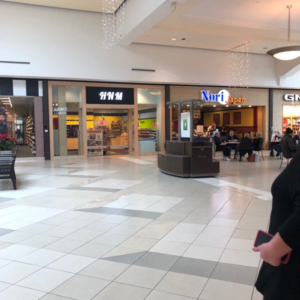Photo taken at Charlottesville Fashion Square by Stephanie B. on 12/5/2018
