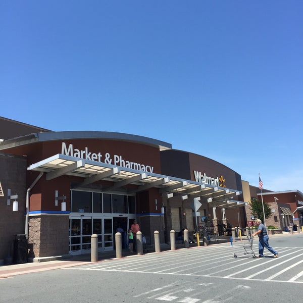 Walmart Supercenter Zion Crossroads, VA에서의 사진