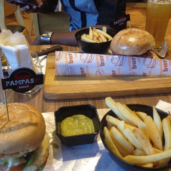 7/1/2016にFyqaa S.がPampas Burgerで撮った写真