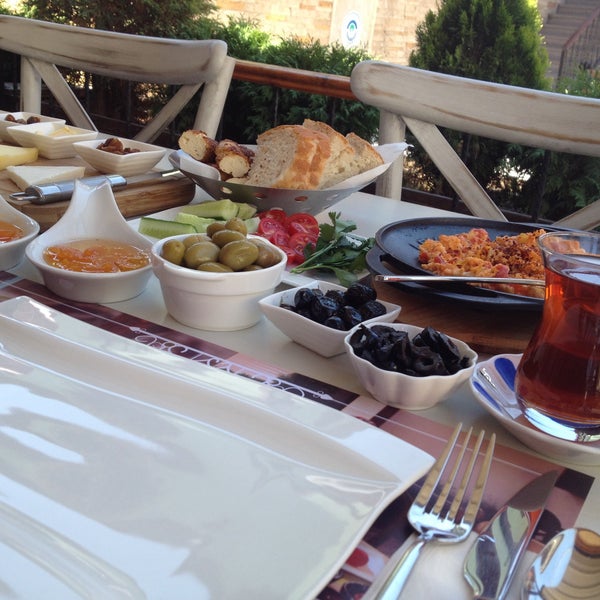 รูปภาพถ่ายที่ Pano Restaurant ve Kahve Evi โดย Nuri K. เมื่อ 7/27/2015