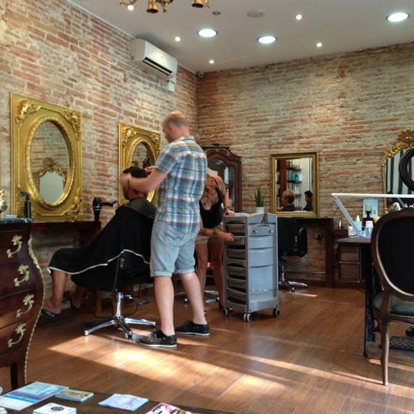 Foto tomada en Onda Hair &amp; Beauty Salon  por Evgen S. el 7/19/2013