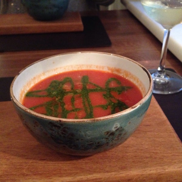 Теплый салат из тыквы просто божественный! Очень вкусный томатный суп,восхитительное мороженое-со вкусом Бородинского хлеба,смородина с базиликом,сорбет черника с фиалкой