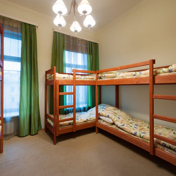 6 beds dormitory room