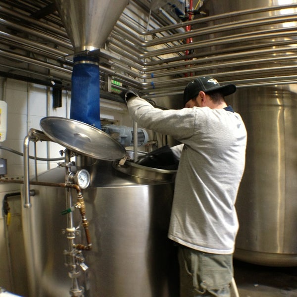 รูปภาพถ่ายที่ Odell Brewing Company โดย Reporter D. เมื่อ 4/10/2013