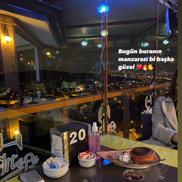 3/5/2022にÖmer Z.がKarlıtepe Kule Restorantで撮った写真