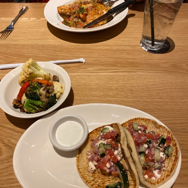 Photo taken at BJ&#39;s Restaurant &amp; Brewhouse by Penny G. on 2/10/2020