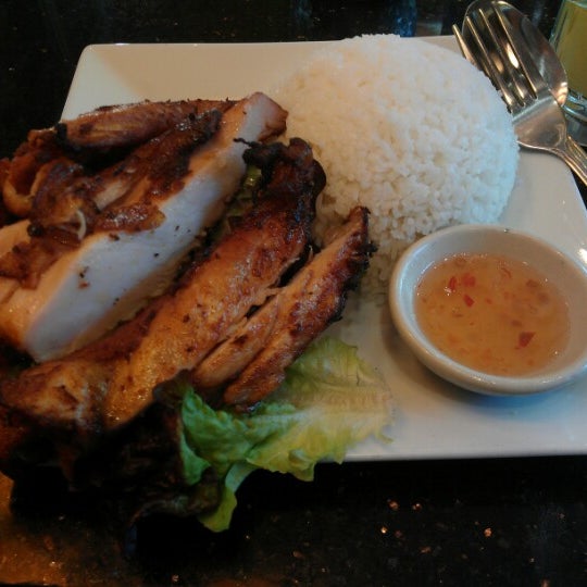 Foto diambil di Ghin Khao Thai Food oleh Alexander Y. pada 1/25/2013