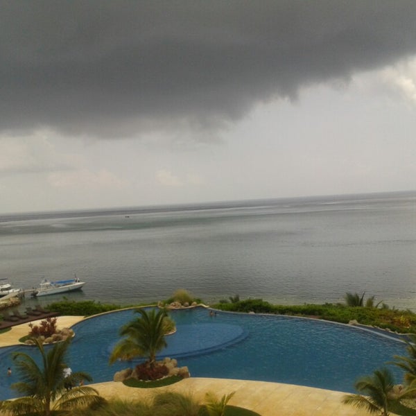 Foto diambil di Pristine Bay Resort oleh Pily T. pada 8/1/2014