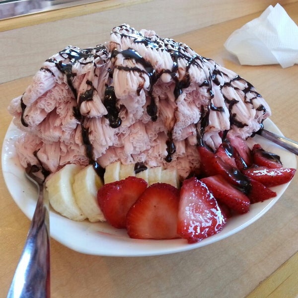 Photo taken at Sno-Zen Shaved Snow &amp; Dessert Cafe by timAfli on 7/5/2014