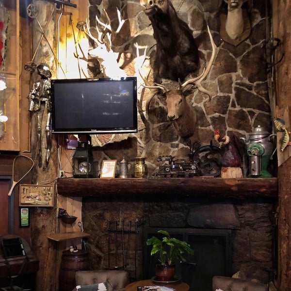 Foto tirada no(a) Mangy Moose Restaurant and Saloon por Paul T. em 8/1/2019