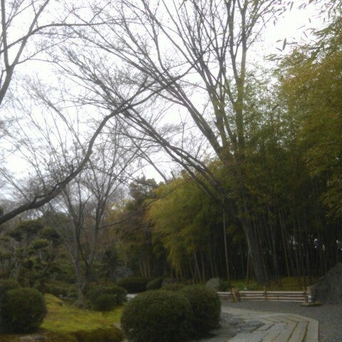 Photo taken at 松花堂庭園・美術館 by 浪花のさんた on 3/22/2013
