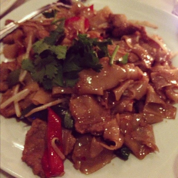 Photo taken at Amarin Thai Restaurant by Linh H. on 10/5/2012