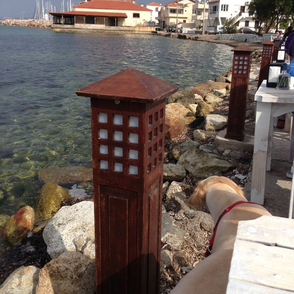 รูปภาพถ่ายที่ Denizaltı Cafe &amp; Restaurant โดย Gökhan E. เมื่อ 5/10/2013