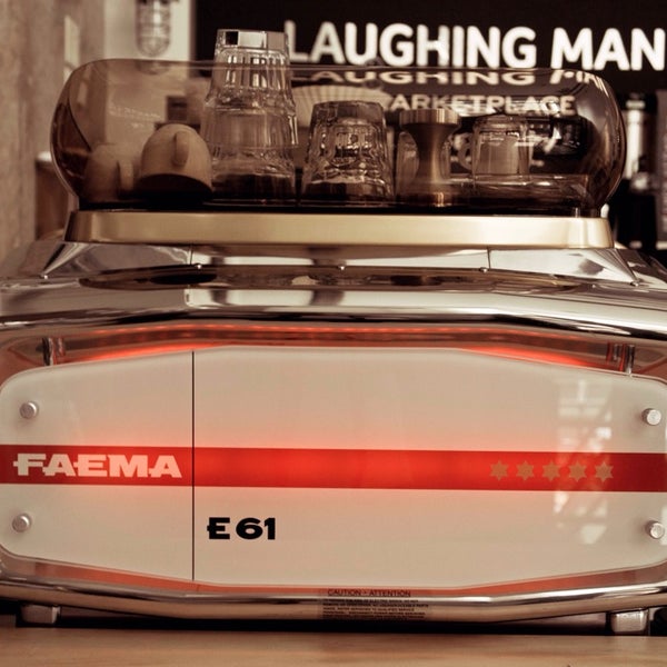 รูปภาพถ่ายที่ Laughing Man Coffee &amp; Tea โดย Gökhan E. เมื่อ 1/6/2014