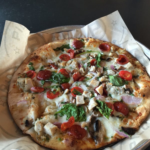 6/24/2016 tarihinde Keiko K.ziyaretçi tarafından Pieology Pizzeria'de çekilen fotoğraf