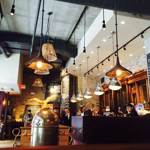 รูปภาพถ่ายที่ Caffè Nero โดย Michelle C. เมื่อ 3/10/2015