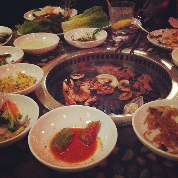 12/28/2012 tarihinde Amber Ashley P.ziyaretçi tarafından Ssambap Korean BBQ'de çekilen fotoğraf