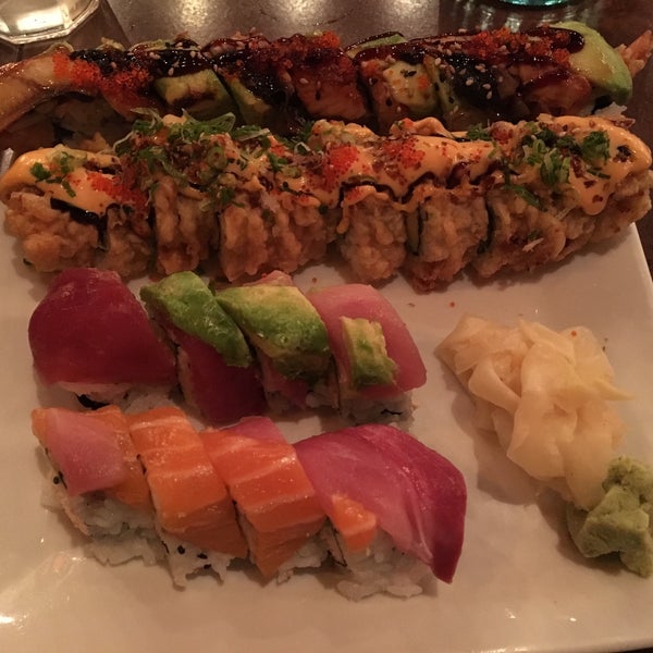 Снимок сделан в Domo Sushi пользователем Helen M. 1/10/2016