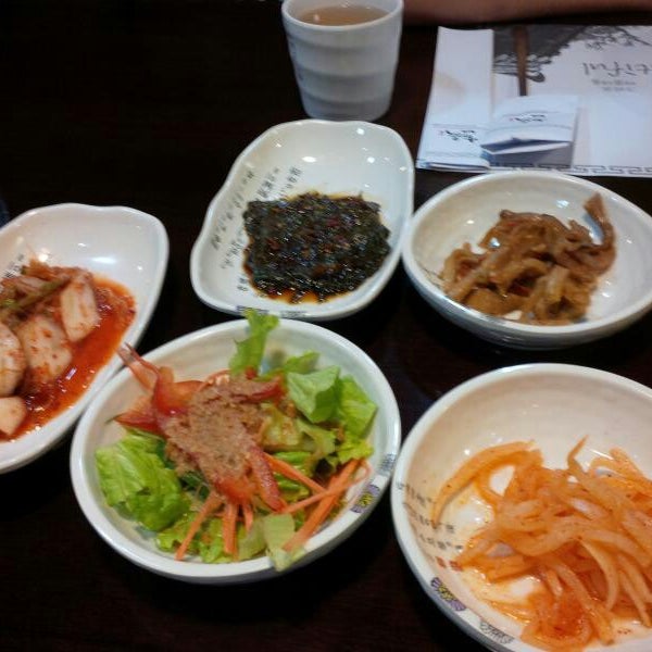 Foto scattata a Hanok Korean Grill &amp; BBQ da Jenna. J. il 1/10/2014