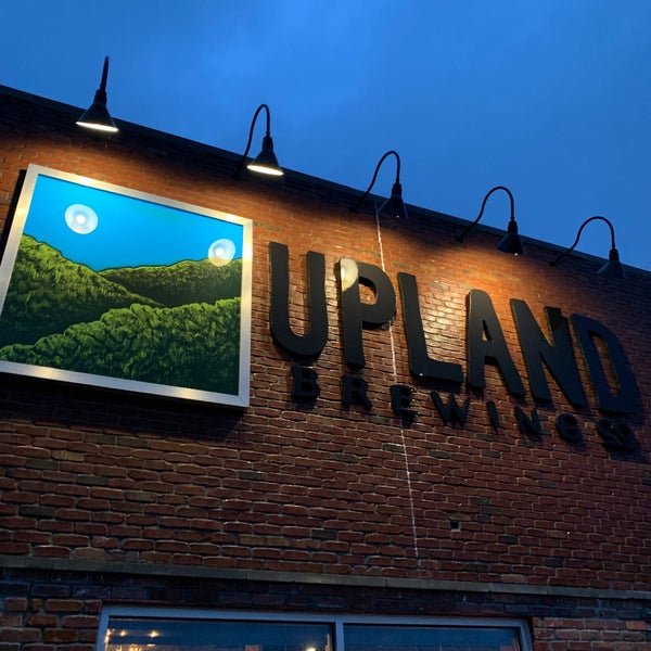 Das Foto wurde bei Upland Brewing Company Brew Pub von Wm B. am 1/10/2020 aufgenommen