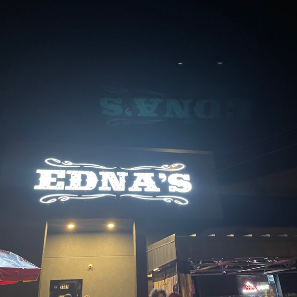 รูปภาพถ่ายที่ Edna&#39;s โดย Wm B. เมื่อ 5/29/2021