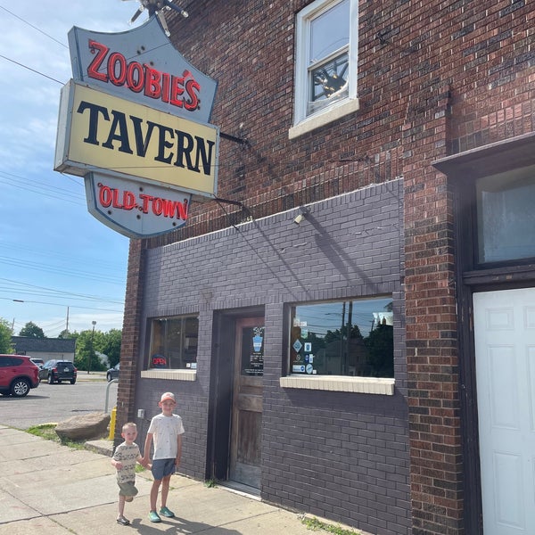 Photo taken at Zoobie&#39;s Old Town Tavern by Wm B. on 6/19/2022