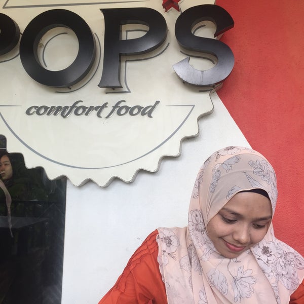 Photo taken at PoP&#39;s Eatery by Sitinrfatiha on 5/26/2017