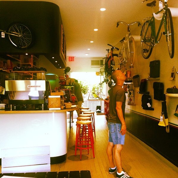 รูปภาพถ่ายที่ Juice Pedaler โดย Jodi E. เมื่อ 8/8/2013