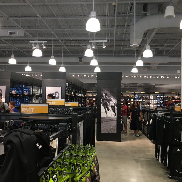 Adidas Outlet - FL