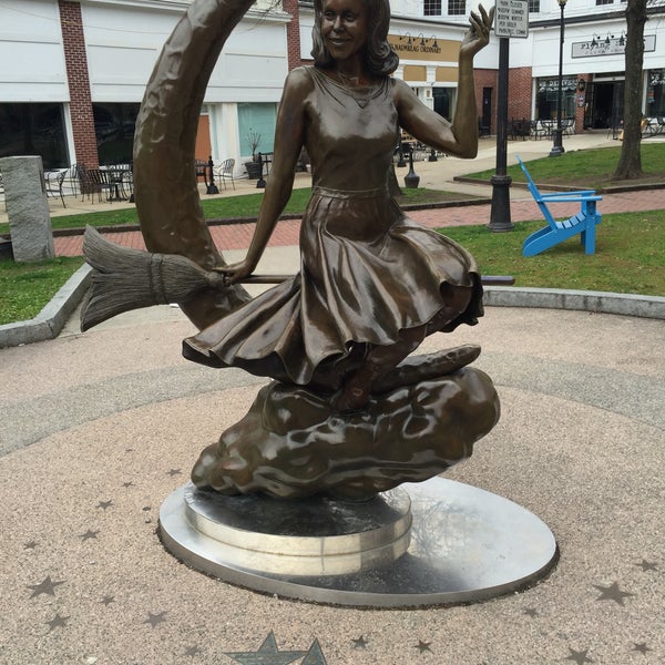 Bewitched Statue Downtown Salem 247 Essex St