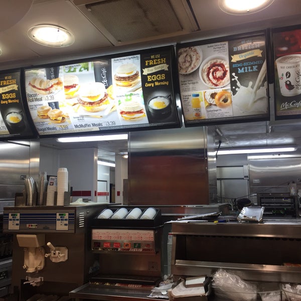Photo taken at McDonald&#39;s by Jacques on 12/29/2015