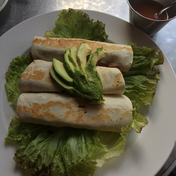 Think these burritos were the best of my life?! Fantastic balance of meat and vegetables, the avocado was perfect touch and the sauce was excellent too. Just delicious and so filling!!