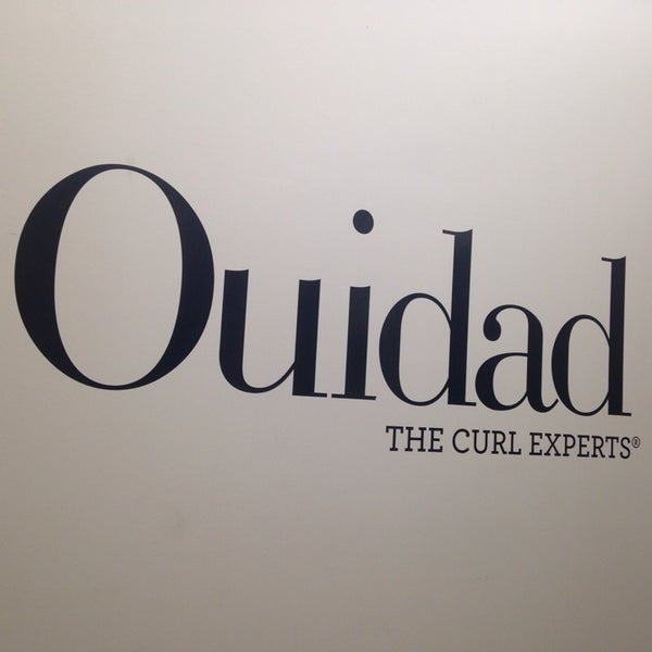 รูปภาพถ่ายที่ Ouidad Salon โดย Jackie S. เมื่อ 7/12/2014