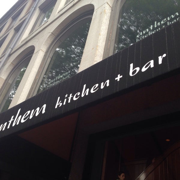 รูปภาพถ่ายที่ Anthem Kitchen &amp; Bar โดย María Pastora S. เมื่อ 6/23/2015