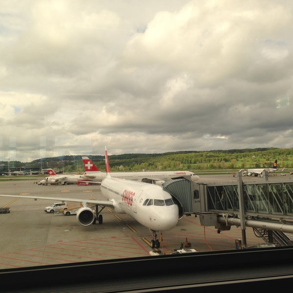 Das Foto wurde bei Flughafen Zürich (ZRH) von Антон П. am 5/4/2013 aufgenommen