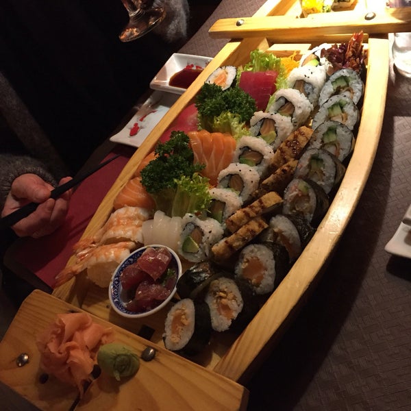 Foto diambil di Sushi Palace oleh Ester D. pada 2/5/2017