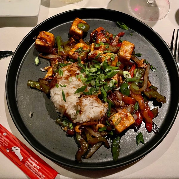 #1: Atmosphere! Amazing view of the city & a perf place to take visiting frens! Not great for vegetarians but this ONEOFAKIND tofu stir-fry only needs one menu item. #2: HAPPY HOUR APPS + drinks 🙌