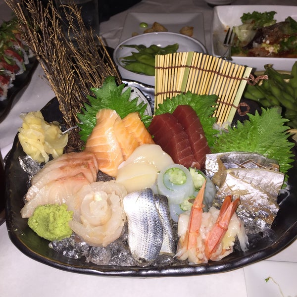 Photo taken at Umami Restaurant and Sushi Bar by Osvaldo V. on 12/19/2014