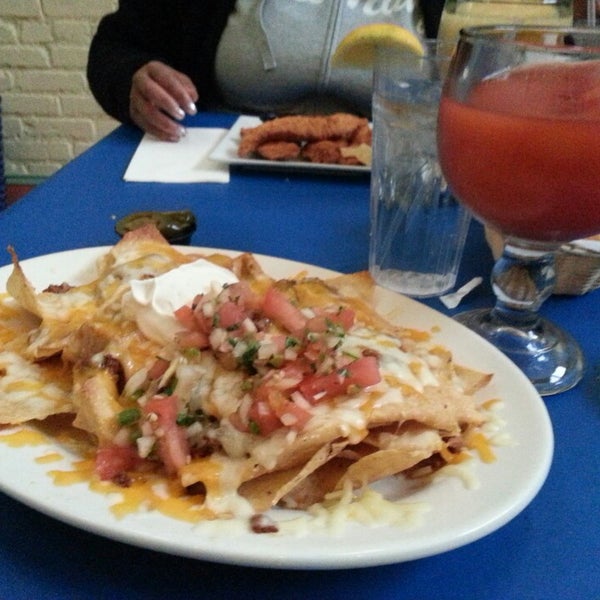 Foto diambil di San Antonio Bar &amp; Grill oleh slick n. pada 3/8/2013