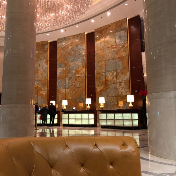 Photo taken at Shanghai Marriott Hotel City Centre by FAWAZ on 11/16/2018