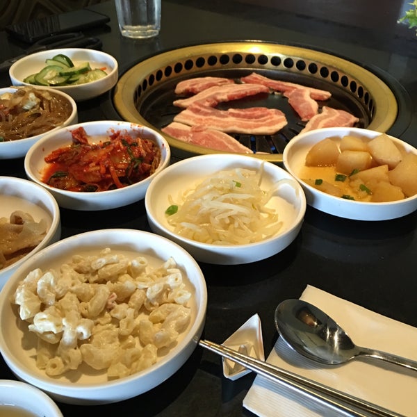 Снимок сделан в Beque Korean Grill пользователем Pauline W. 11/22/2015