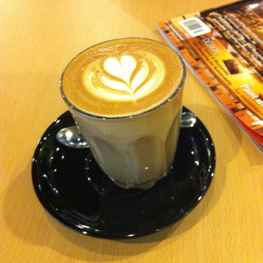 Das Foto wurde bei Top Brew Coffee Bar von ᴡ W. am 10/14/2012 aufgenommen