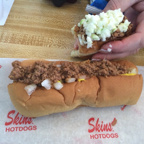 Skins Hot Dogs Hot Dog Dükkanı