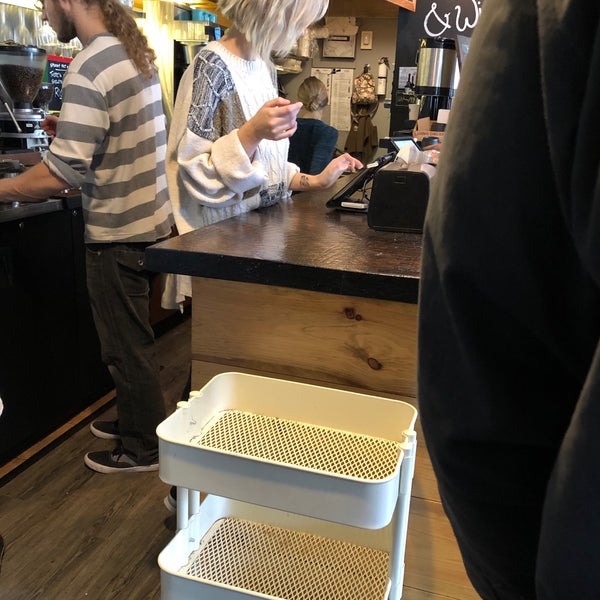 10/21/2018にJamesが2 Alices Coffee Loungeで撮った写真