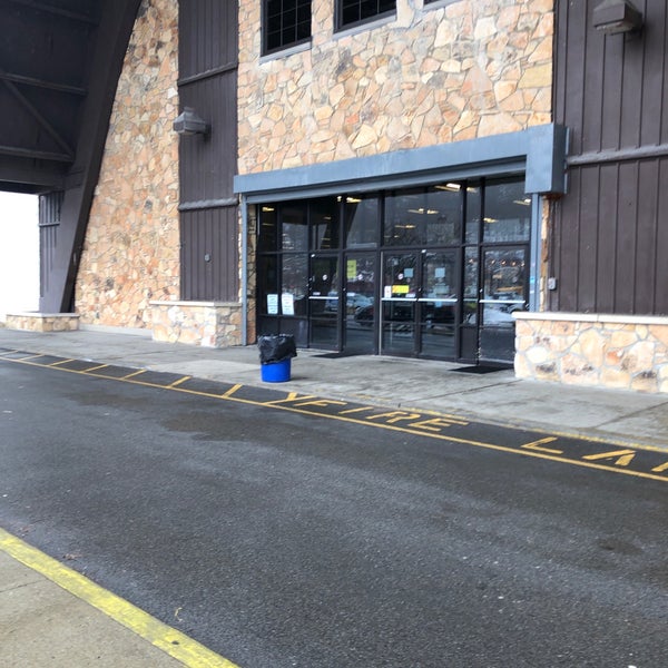 Dutchess Marketplace Flea Market in Fishkill