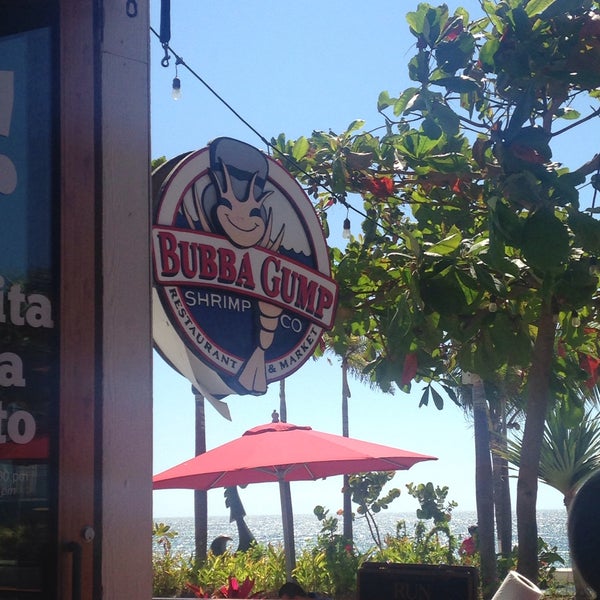 Photo taken at Bubba Gump Shrimp Co. by Tere L. on 4/24/2016