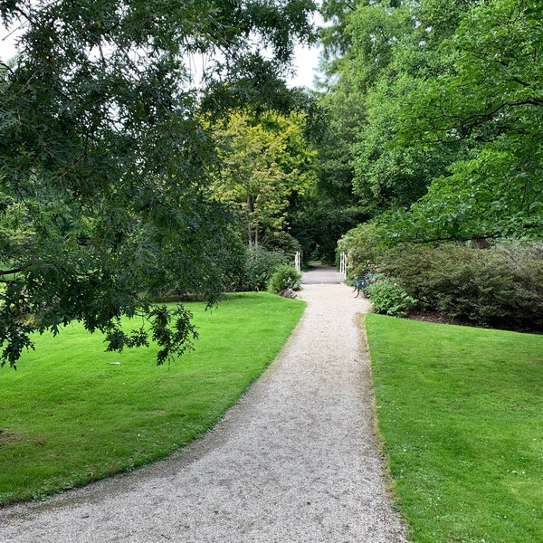 Photo taken at Trompenburg Tuinen &amp; Arboretum by Léon D. on 7/18/2020
