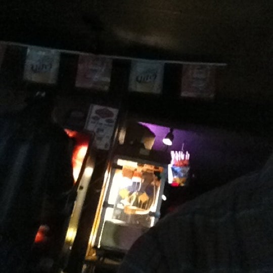 10/21/2012 tarihinde Jake S.ziyaretçi tarafından Yur&#39;s Bar &amp; Grill'de çekilen fotoğraf